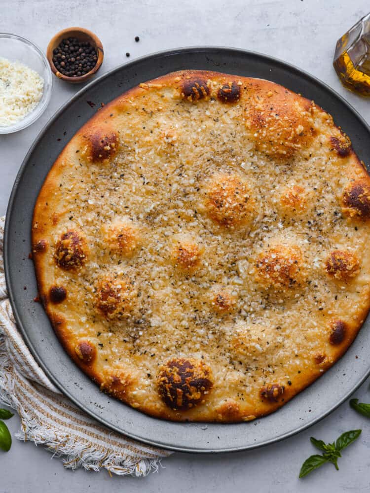 A whole cacio e pepe pizza.