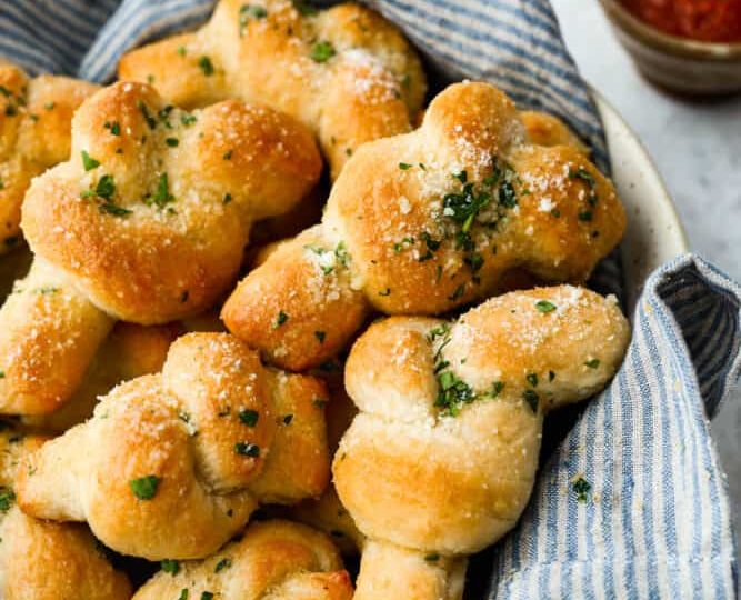 Easy Homemade Garlic Knots