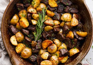 Garlic Butter Herb Steak Bites with Potatoes