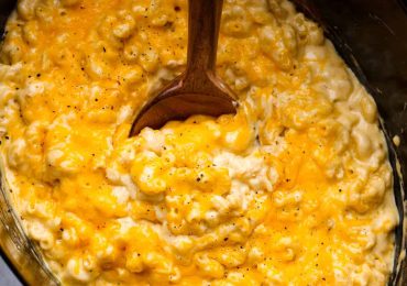 Slow Cooker Macaroni and Cheese